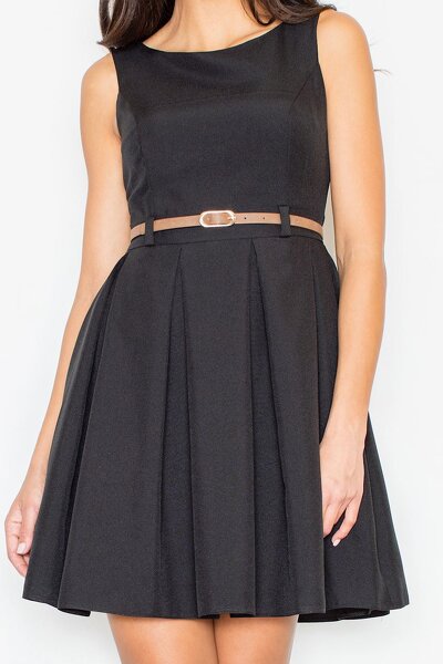 Czarna sukienka z paskiem