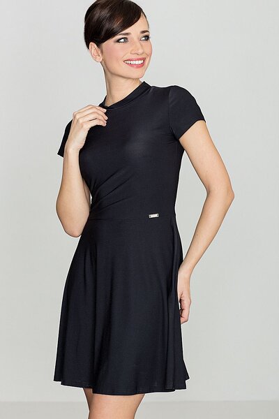 Czarna luźna sukienka z krótkim rękawem