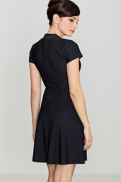 Czarna luźna sukienka z krótkim rękawem