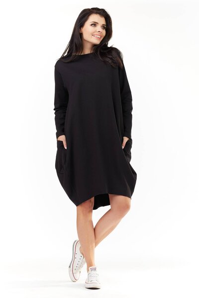 Czarna sukienka midi w stylu oversize