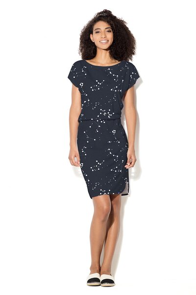 Czarna sukienka midi w białe gwiazdozbiory