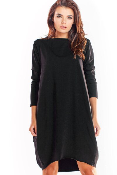 Czarna sukienka mini o luźnym fasonie