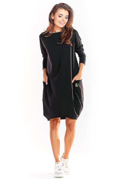 Czarna sukienka mini o luźnym fasonie