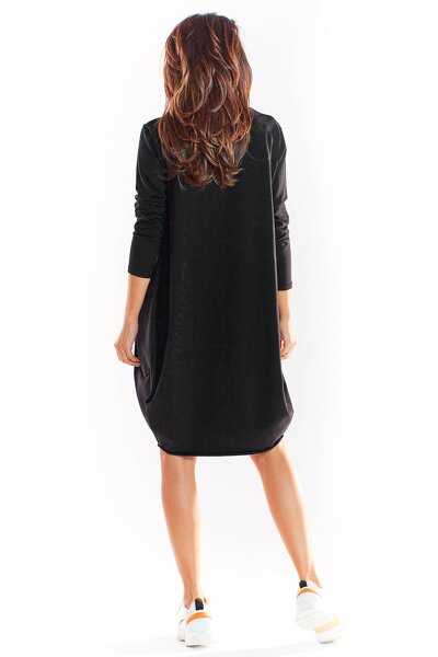 Czarna sukienka mini o luźnym fasonie