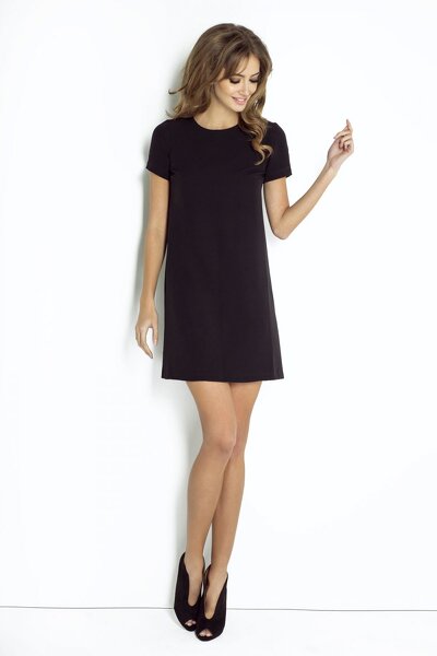 Czarna sukienka mini o trapezowym fasonie