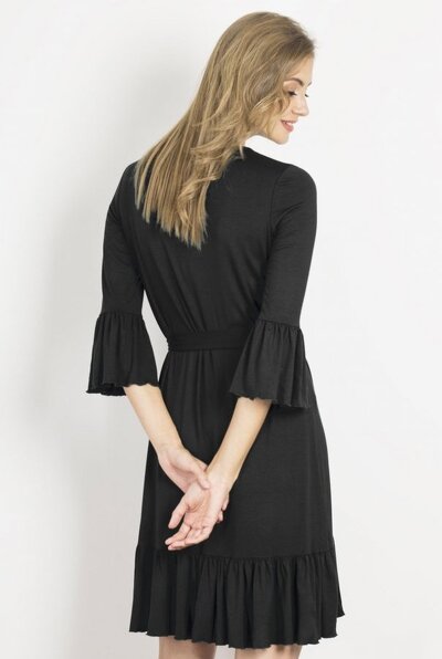Czarna sukienka mini ozdobiona falbankami