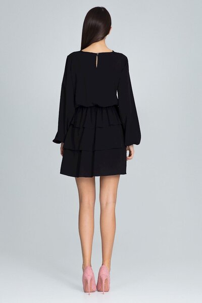 Czarna sukienka z potrójną falbaną