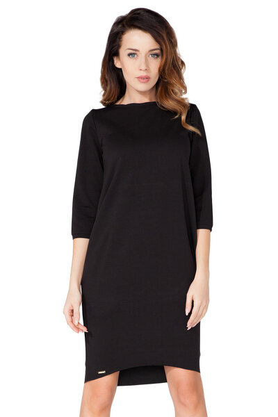Czarna sukienka o fasonie tuba z rękawem 3/4