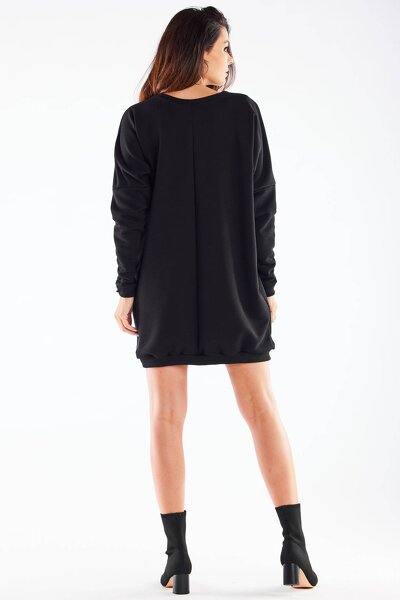Czarna sukienka oversize z dekoltem do szpica