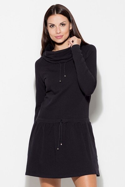 Czarna sukienka z golfem