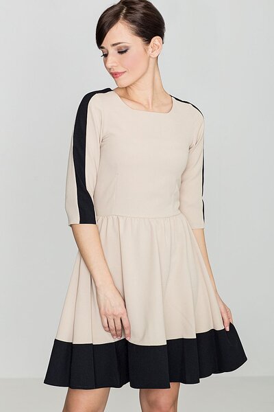 Rozkloszowana sukienka z czarnym wstawkami