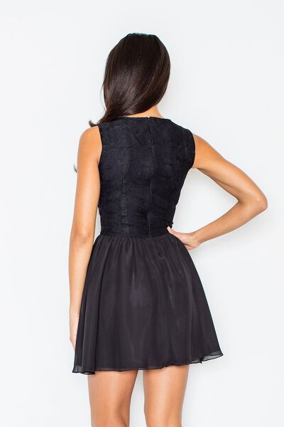 Czarna rozkloszowana sukienka