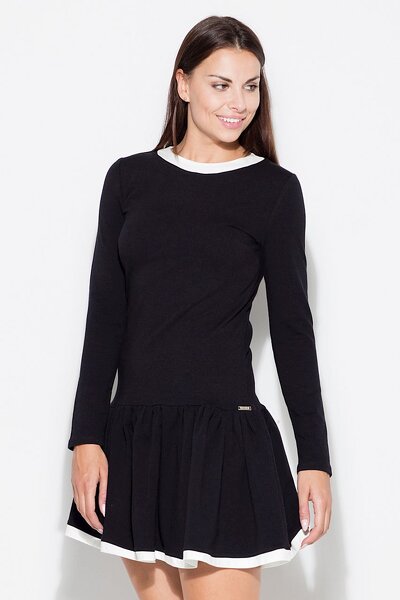 Czarna sukienka z falbaną