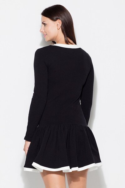 Czarna sukienka z falbaną