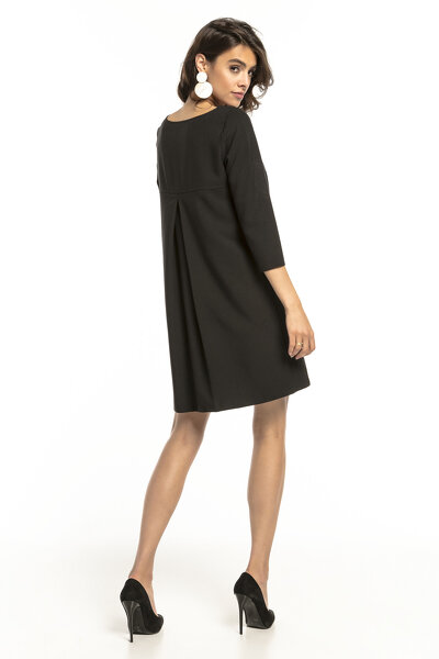 Czarna sukienka z kontrafałdą z tyłu