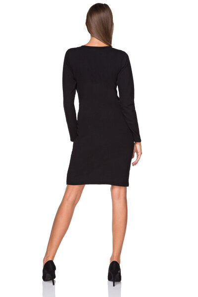 Czarna sukienka z kopertowym dekoltem