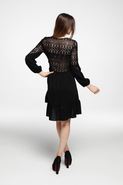 Czarna sukienka z koronką