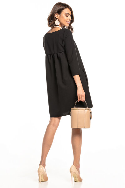 Czarna sukienka z marszczeniem na plecach
