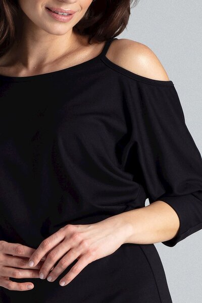 Sukienka midi z rozcięciem po jednej stronie w czarnym kolorze