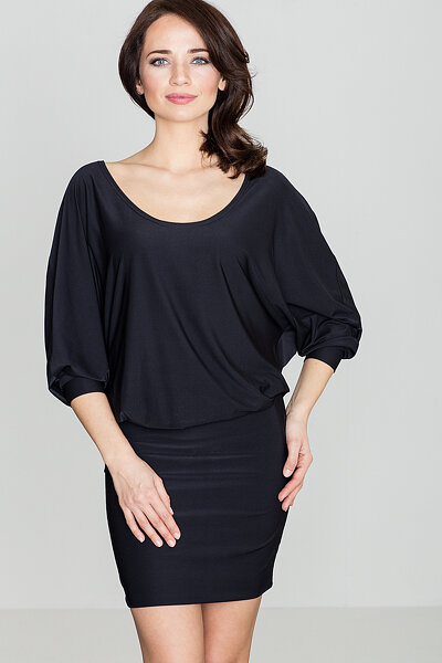 Czarna sukienka z szerokim dekoltem