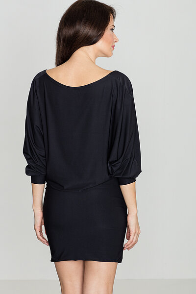 Czarna sukienka z szerokim dekoltem