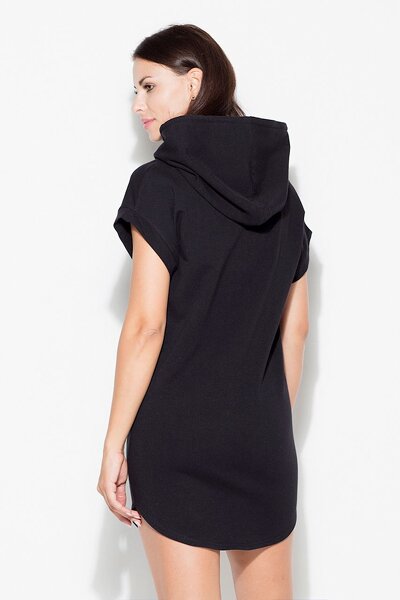 Czarna sukienka zaokrąglonym dołem