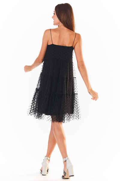 Czarna tiulowa sukienka na delikatnych ramiączkach