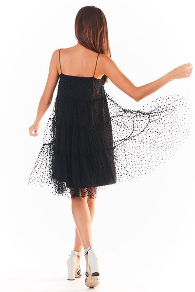 Czarna tiulowa sukienka na delikatnych ramiączkach