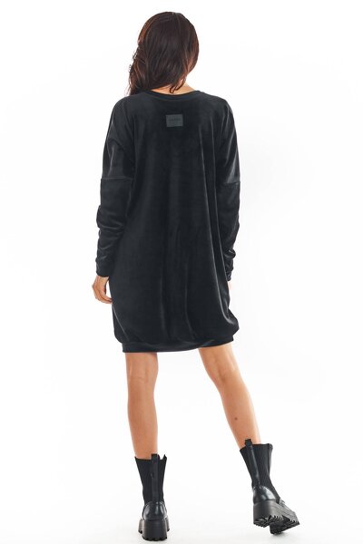 Czarna welurowa sukienka z dekoltem w serek