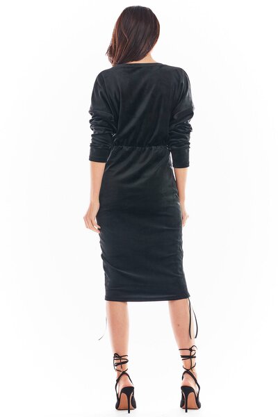 Czarna welurowa sukienka z regulacją długości