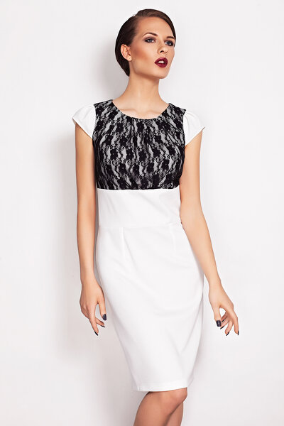 Biała dopasowana sukienka z koronką
