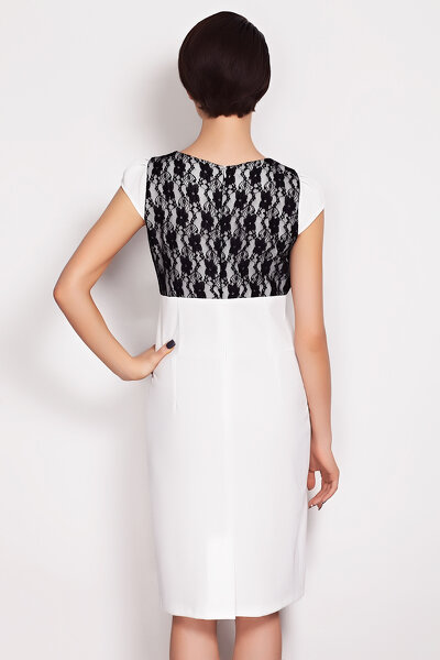 Biała dopasowana sukienka z koronką