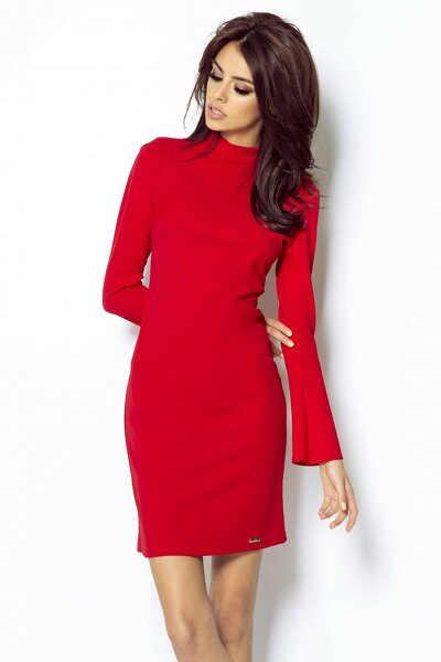 Czerwona dopasowana sukienka z wcięciem na plecach