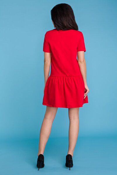 Czerwona sukienka z falbaną