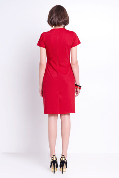 Czerwona kopertowa sukienka z asymetrycznym dołem