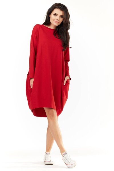 Czerwona sukienka midi w stylu oversize