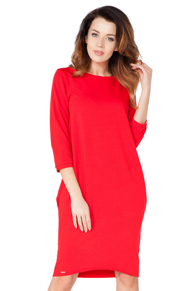Czerwona sukienka o fasonie tuba z rękawem 3/4