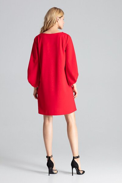 Czerwona trapezowa sukienka z ozdobnymi rękawami