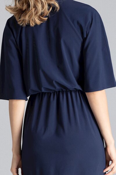 Granatowa sukienka midi wiązana w talii