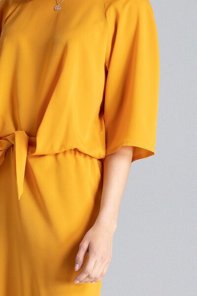 Sukienka midi wiązana w talii w kolorze musztardowym