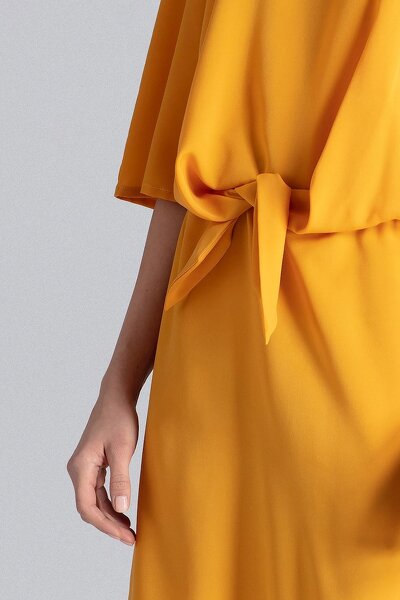 Sukienka midi wiązana w talii w kolorze musztardowym