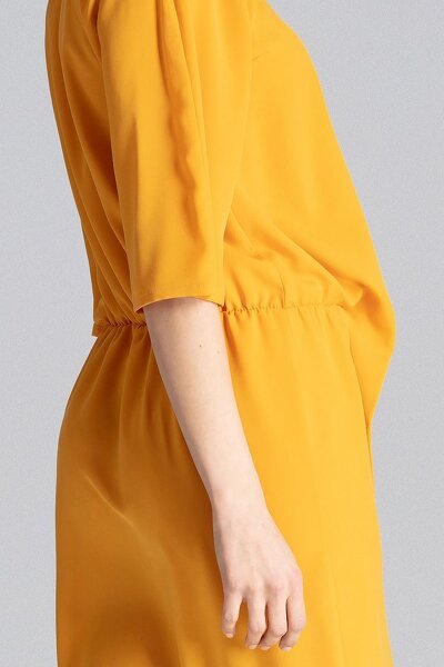 Sukienka midi wiązana w talii w kolorze musztardowym