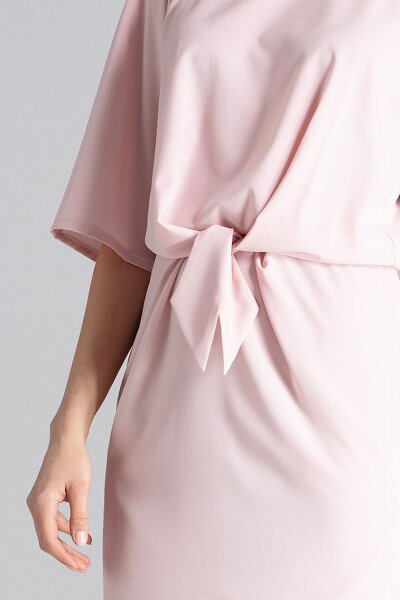 Sukienka midi wiązana w talii w kolorze różowym