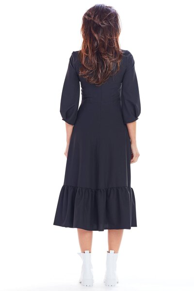 Długa czarna sukienka o luźnym fasonie