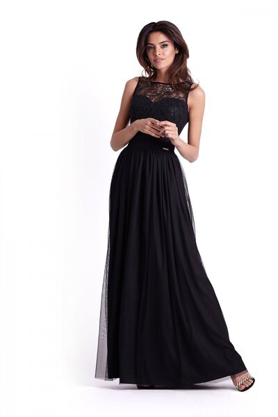 Długa czarna wieczorowa sukienka o dopasowanej górze