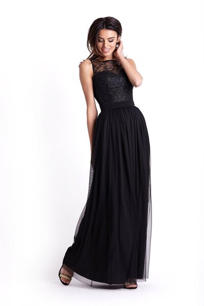 Długa czarna wieczorowa sukienka o dopasowanej górze