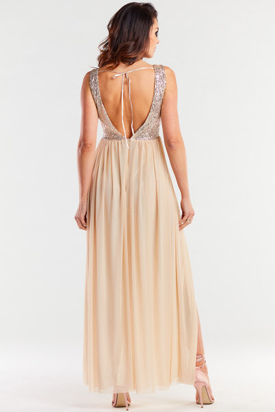 Długa elegancka beżowa sukienka  z odkrytymi plecami