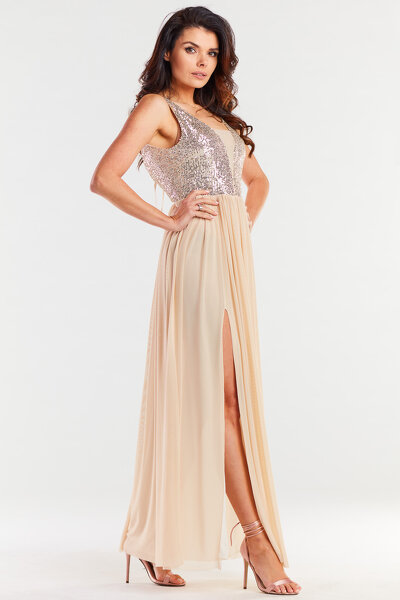 Długa elegancka beżowa sukienka  z odkrytymi plecami