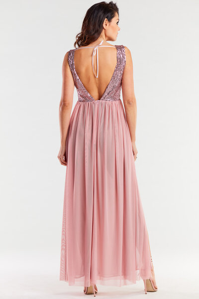 Długa elegancka różowa sukienka  z odkrytymi plecami