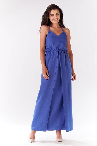 Długa niebieska sukienka bez rękawów z ozdobnym rozcięciem